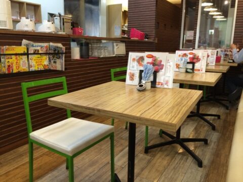 ヤオカネ併設の旬果工房フルカ店内