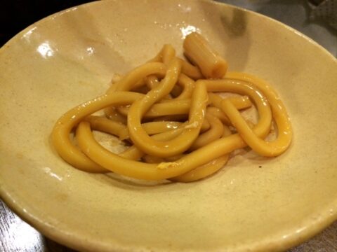 山本屋総本家の味噌煮込みうどんの鍋