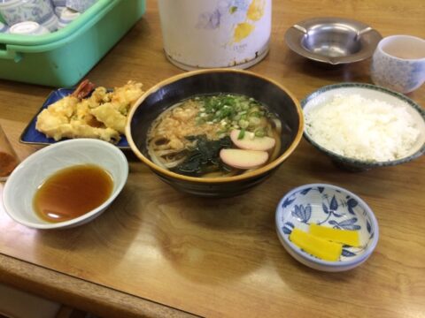 いづみ屋食堂のうどん・天ぷら・めし