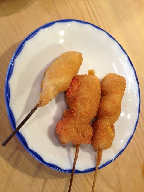 やっこの店舗前と新世界の通り