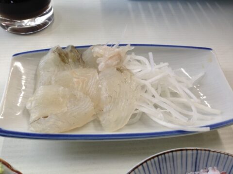 魚源食堂の平日のご飯と煮魚