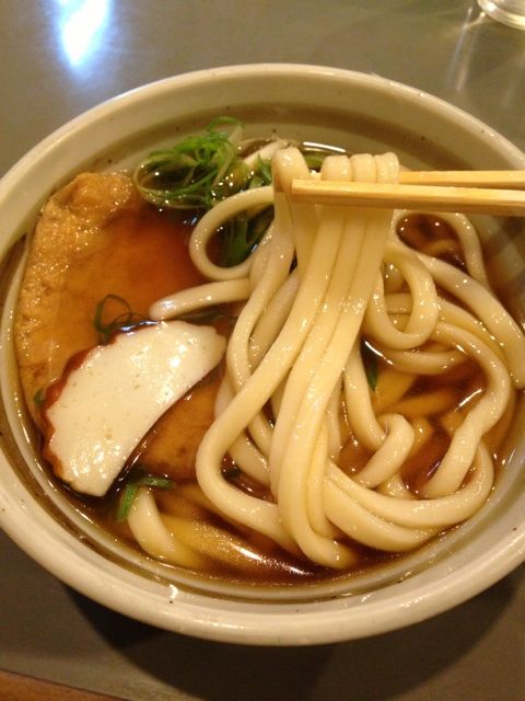 うさみ亭マツバヤのきつねうどんの麺