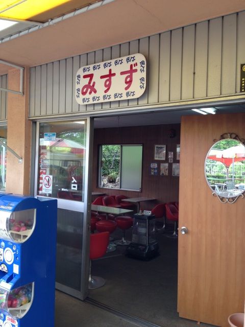 美鈴の店内テーブル席