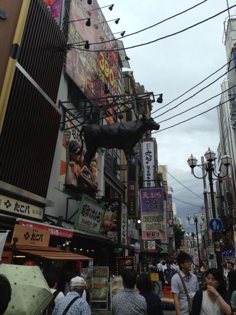焼肉店の牛の立体看板