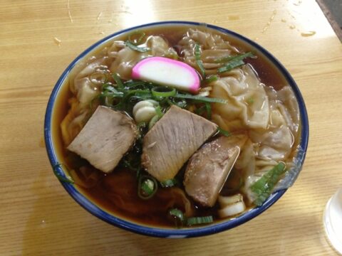 丸デブ本店のワンタン