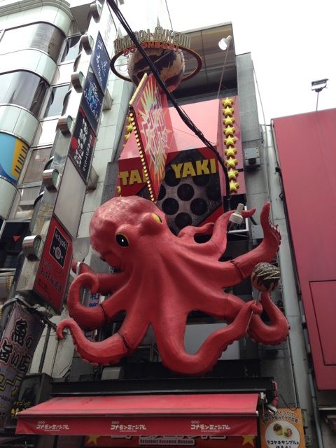 大阪道頓堀のかに道楽の大きなカニ看板