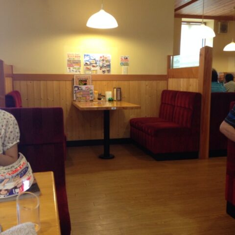 比較用に撮影したコメダ珈琲店の店内