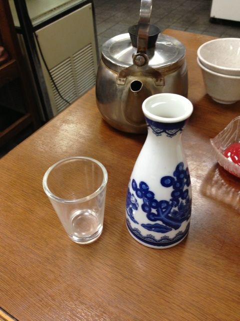 お食事処しみずの熱燗と薬缶のお茶