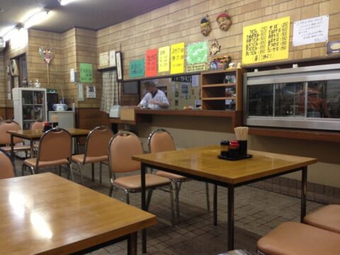 赤坂屋食堂のカウンター