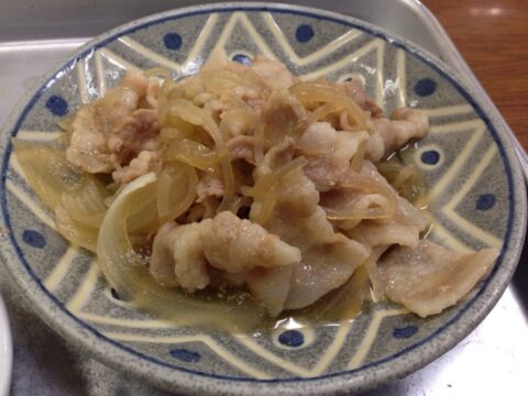 市場食堂の肉煮込み定食