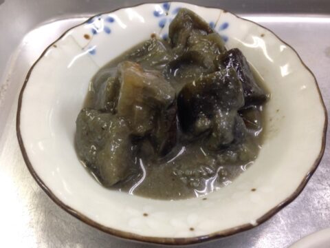 市場食堂の肉煮込み