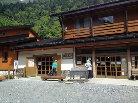 横尾山荘外観