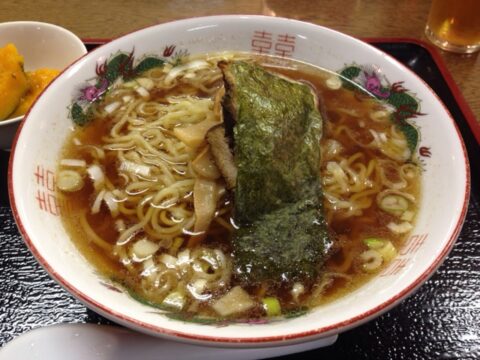 四川一よしのシンプルなラーメン
