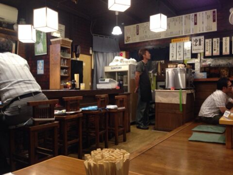 萬里の店内