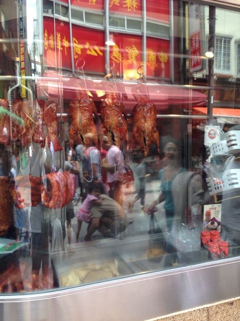 同發本館の店頭ディスプレイ