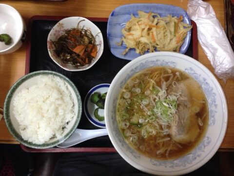 おか田のラーメンの麺