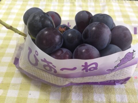 食卓のさんまと味噌汁