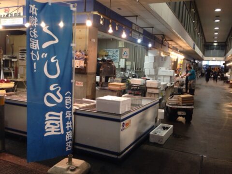 大阪市中央卸売市場本場の鯨売場