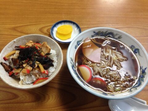 柳橋一八の中華そばとミニ木の葉丼