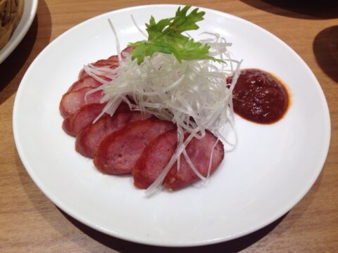 鼎泰豊の腸詰めとパクチー