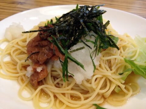 ヤオカネの梅紫蘇の冷製パスタ
