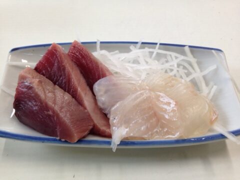 魚源食堂の鰹と平目の刺身