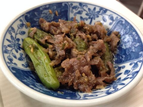 魚源食堂の牛肉とシシトウの時雨煮