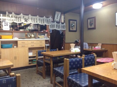 柳橋一八の店内