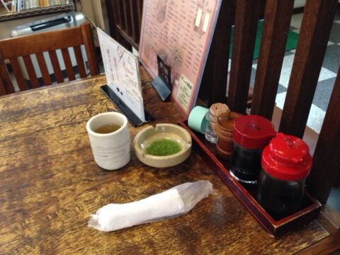 朝日屋の店内