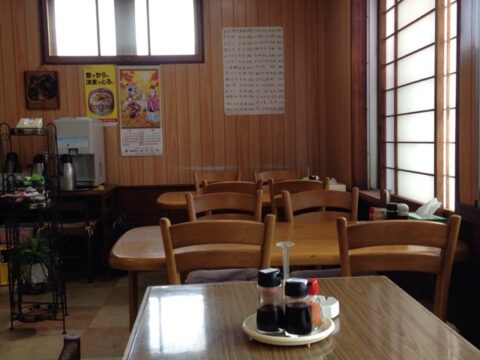満月園の店内
