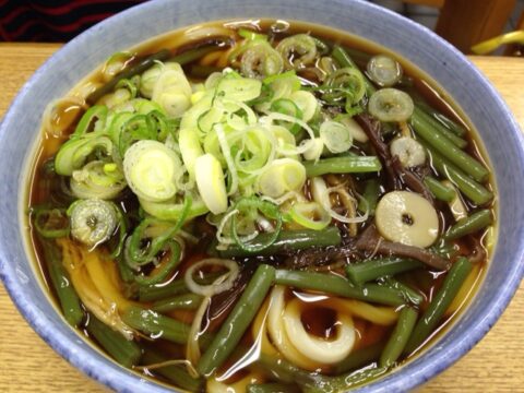 長命うどん本店の小うどん山菜トッピング