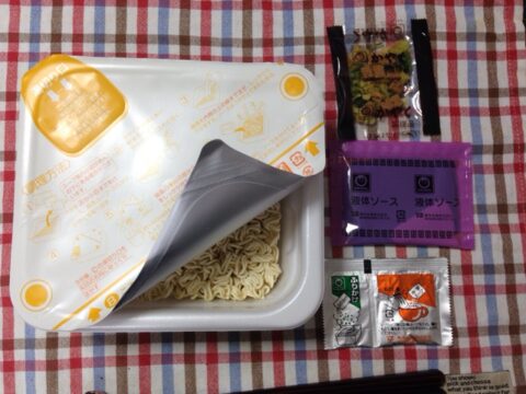 やきそば弁当の中身