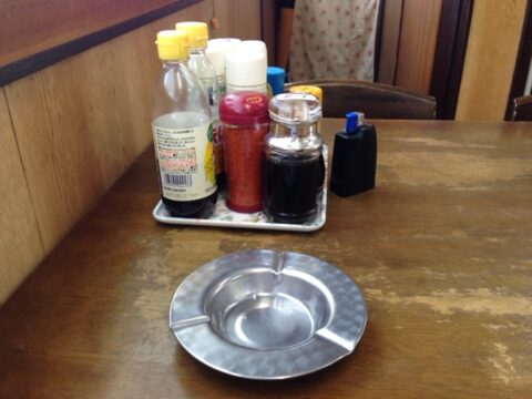 魚一の調味料と灰皿