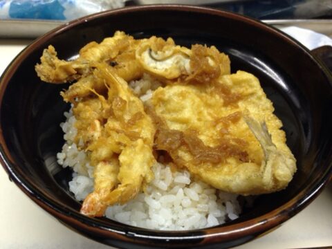 食堂かつやの銀宝天丼と味噌汁
