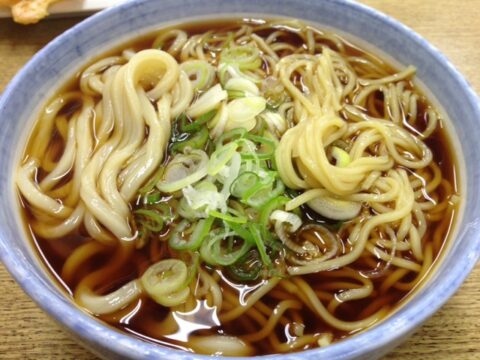 うどんと中華そばの相盛り小うちゅう