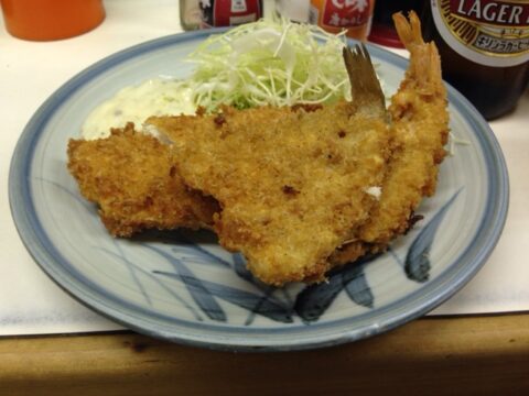 食堂かつやのキスとアジとアカシャエビのフライ