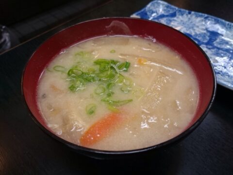 みよし食堂の粕汁