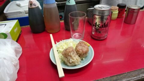 やじ満の店内
