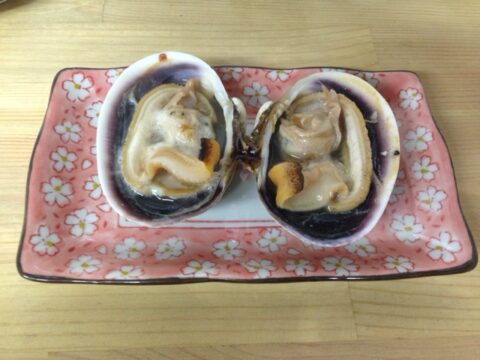 魚福のマンボウ串焼き