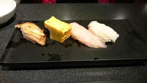 穴子と卵とタイと縁側の寿司