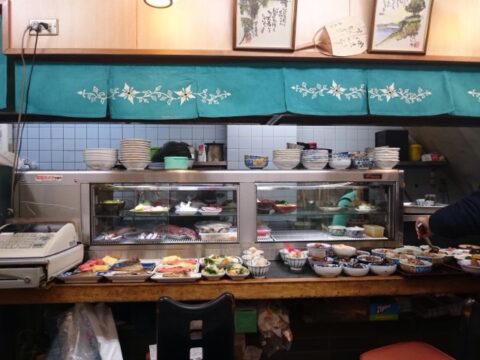 みよし食堂の店内