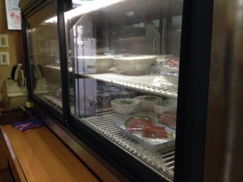 おか田の調味料と灰皿