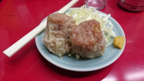 やじ満のビールとシューマイ半個
