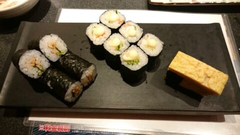 子供用の納豆巻きとエビキューと卵