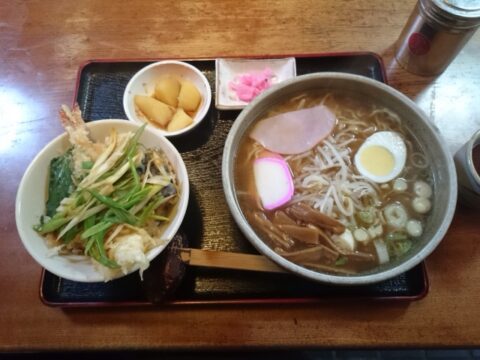 めん処一八のミニどんぶりメニュー