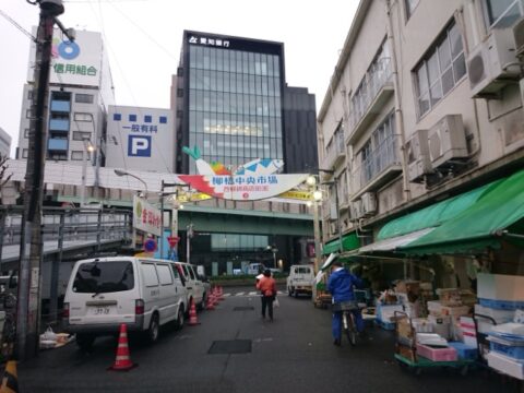 喫茶くろちゃんの灰皿があるテーブル
