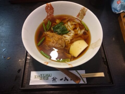 一八本店のきしめん