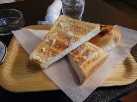 IMARIのトーストとロールパン