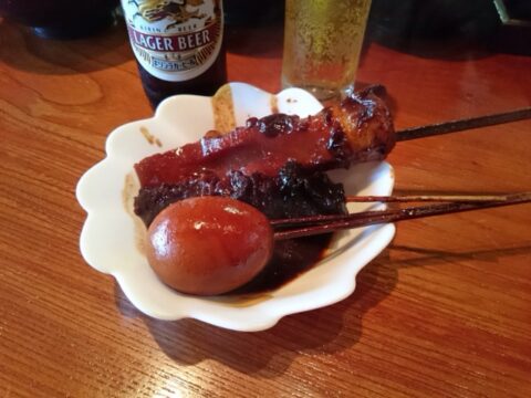 赤みそで煮込まれた味噌おでん