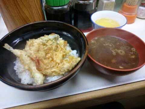 牡蠣とアカシャとワカサギの天丼